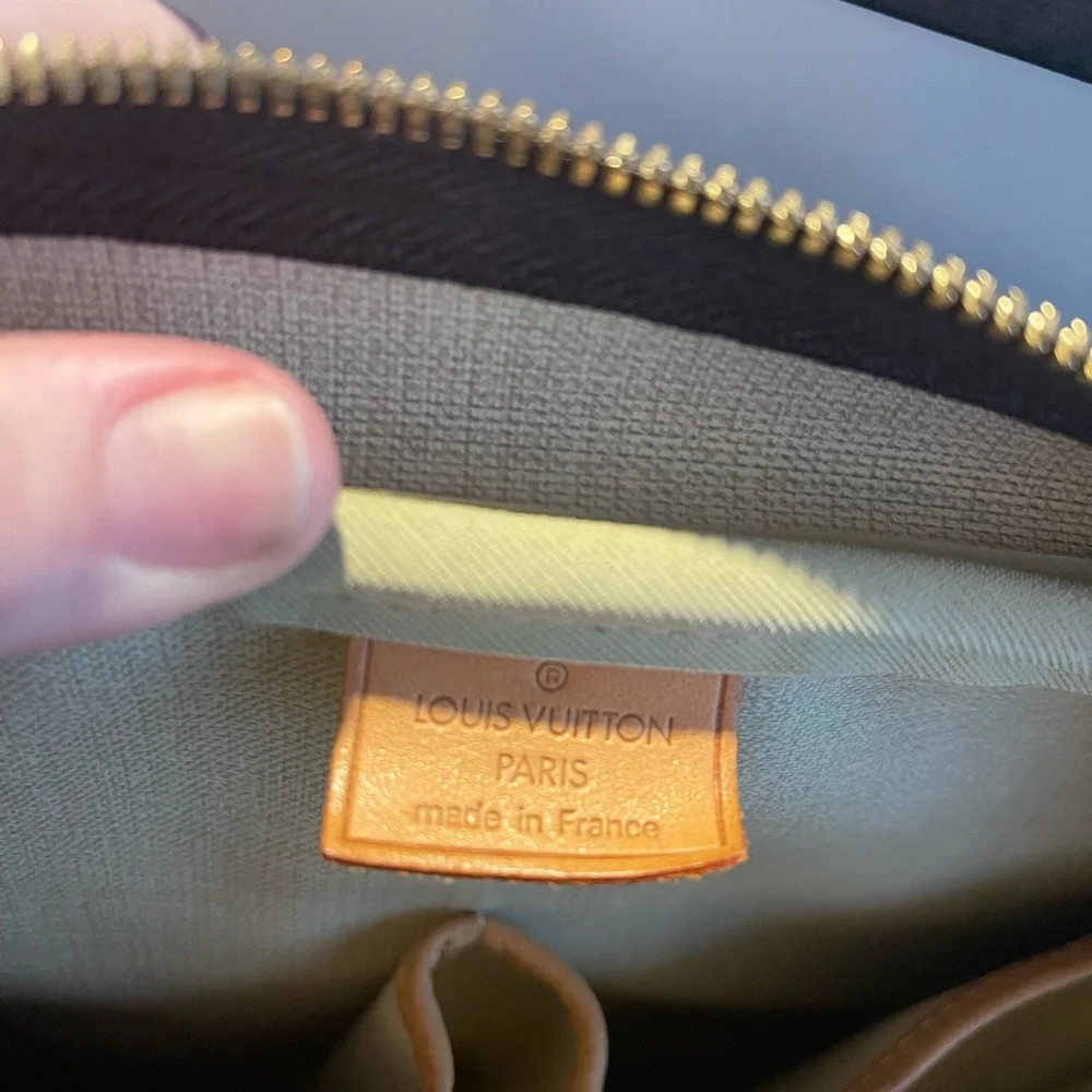 π Louis Vuitton Monogram Deauville Bag π - Picture 9 of 11